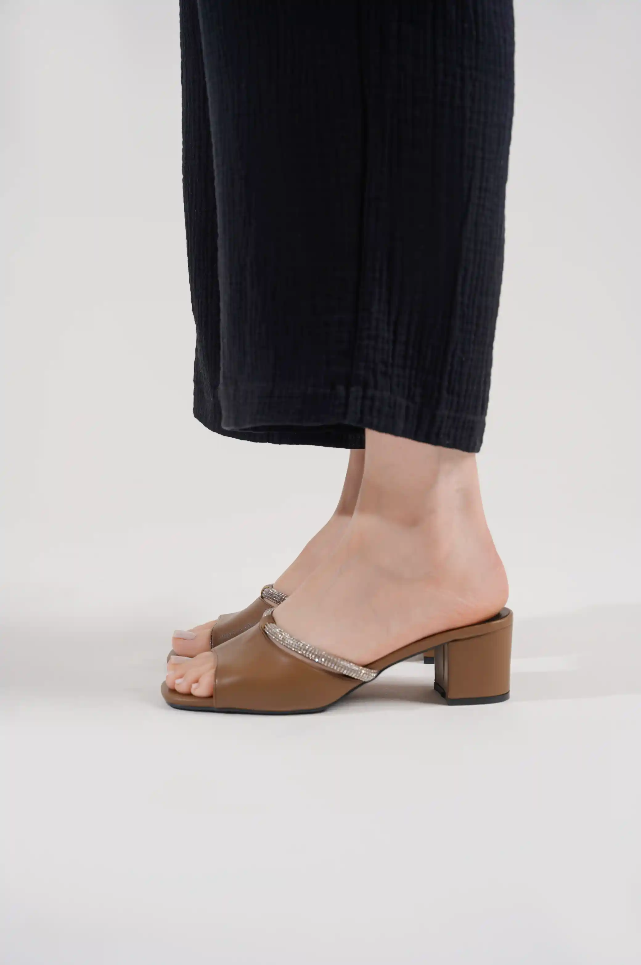 SHORT BLOCK HEEL - Image 2