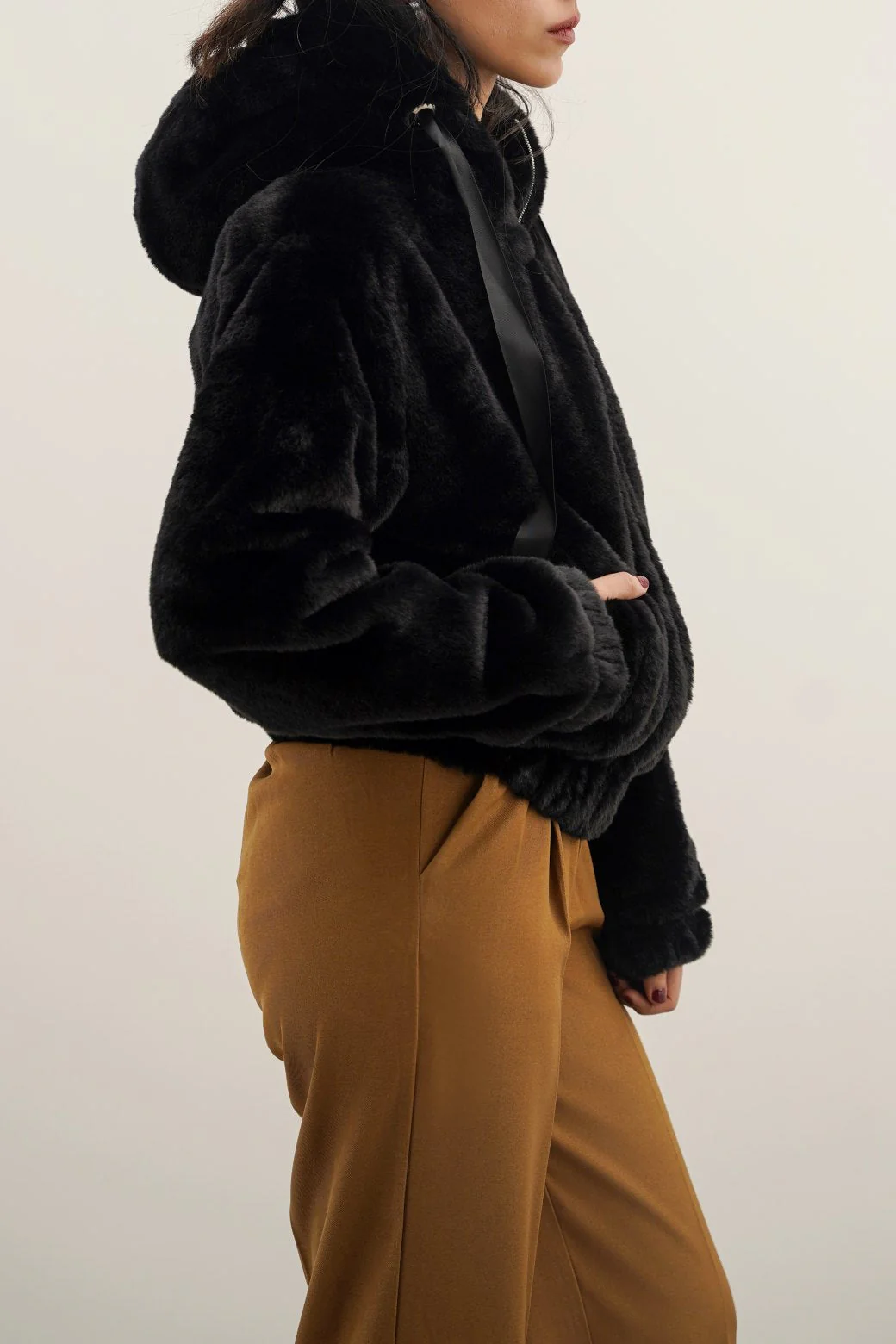 SHORT FUR HOODIE - Image 4