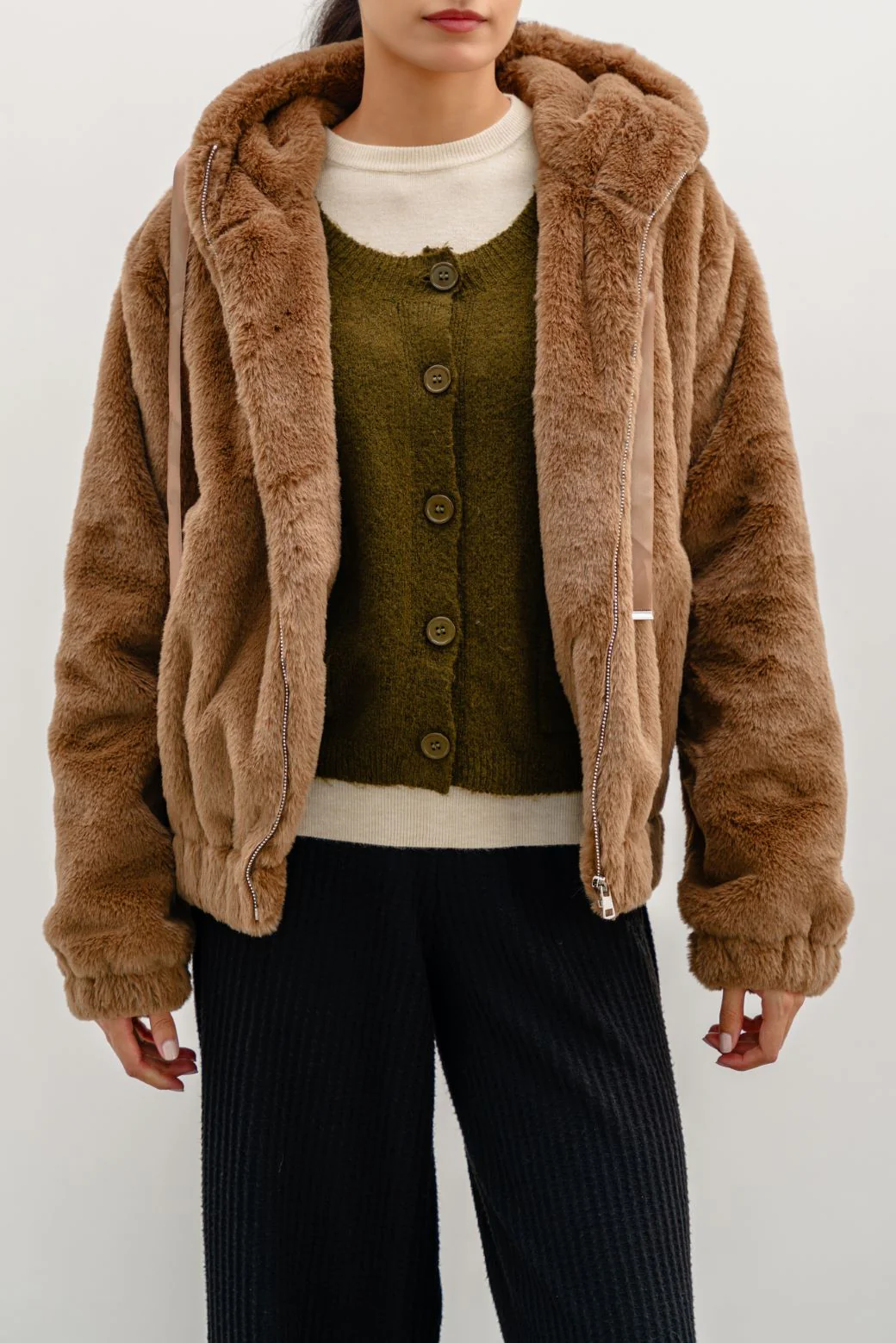 SHORT FUR HOODIE - Image 4