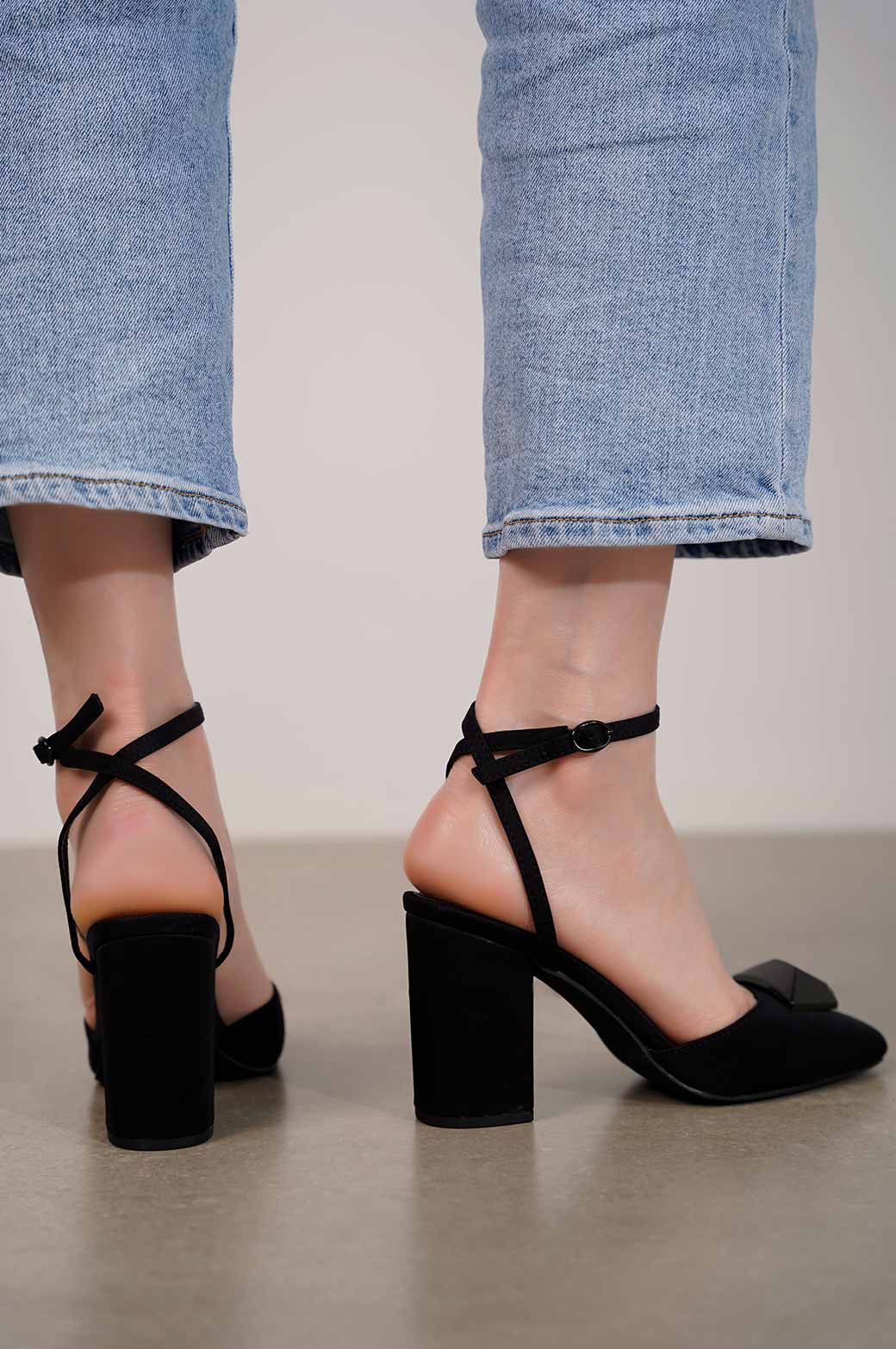 STUDDED BLOCK HEEL - Image 2