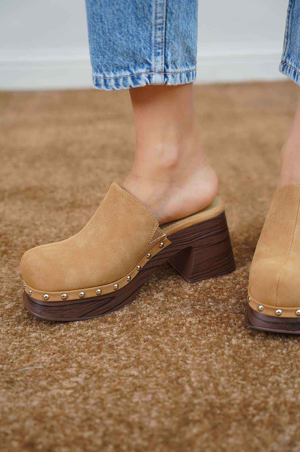 STUDDED PLATFORM  CLOGS - Image 2