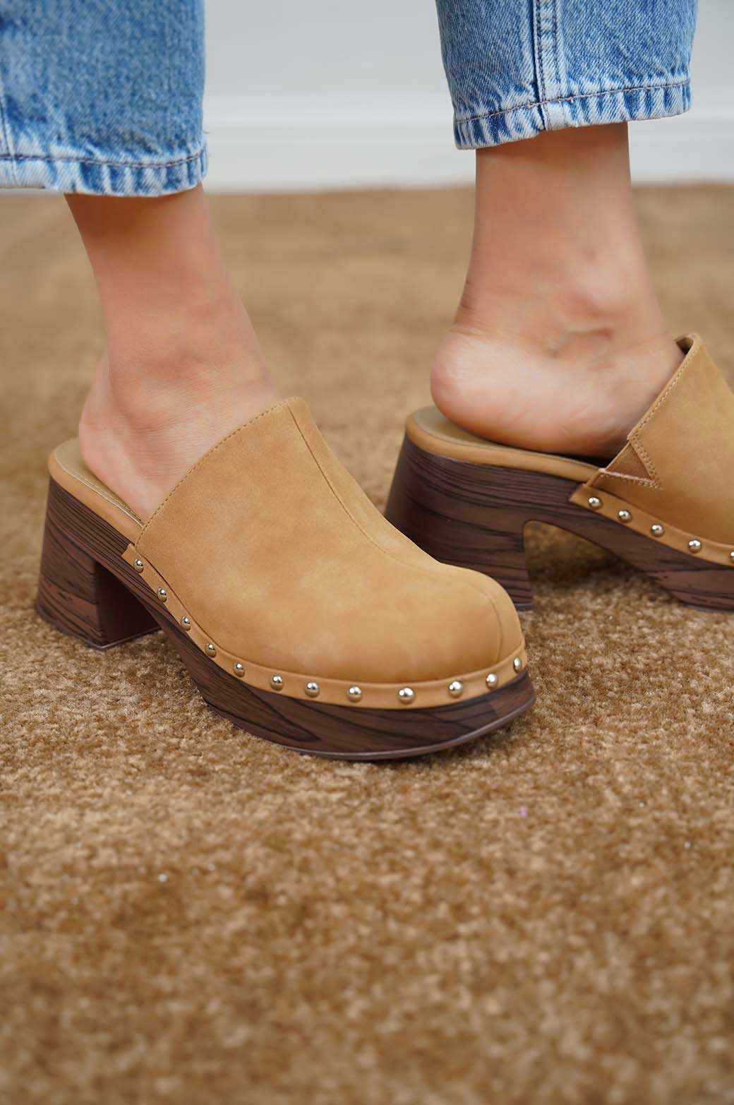 STUDDED PLATFORM  CLOGS - Image 3