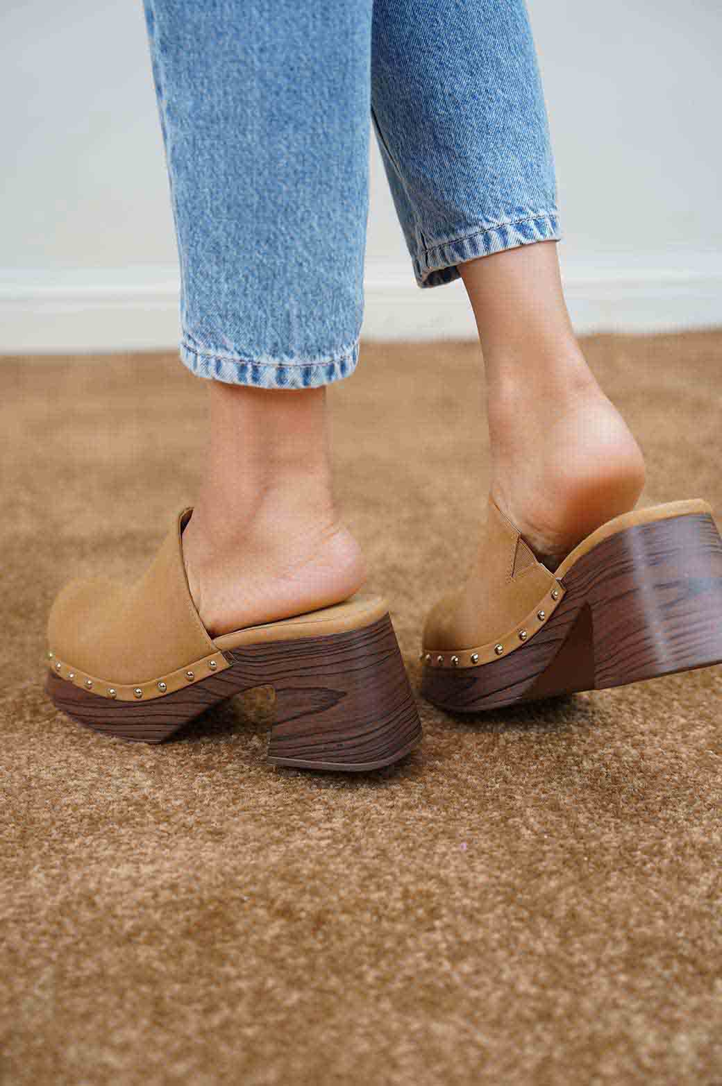 STUDDED PLATFORM  CLOGS - Image 4