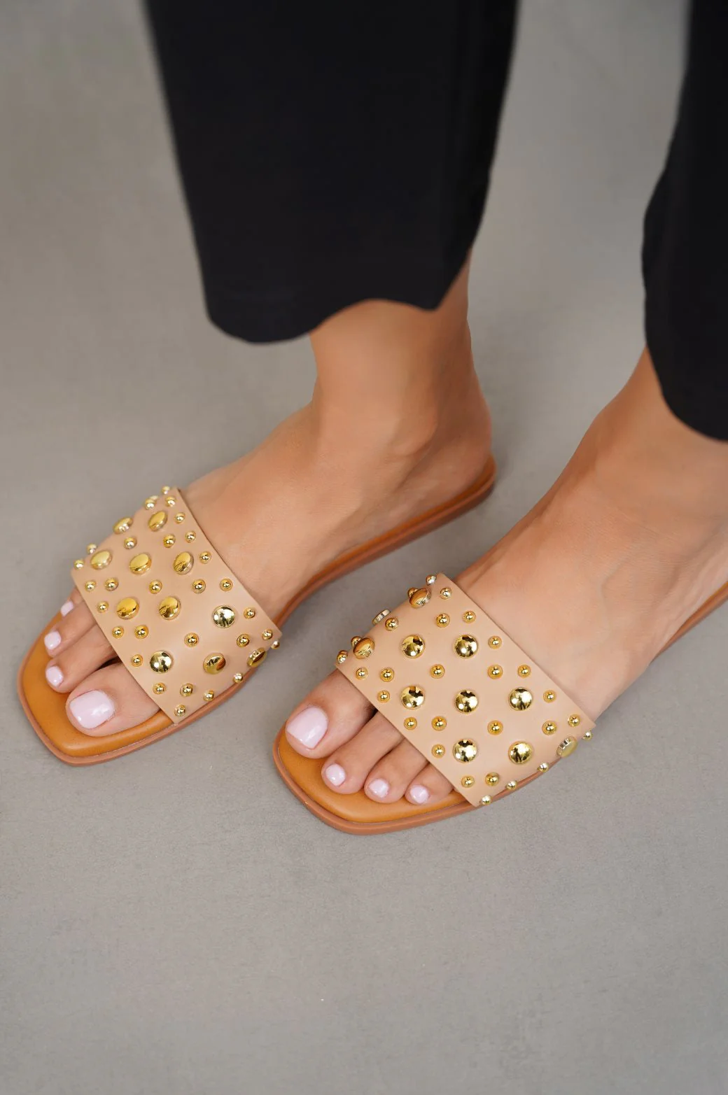 STUDDED SLIDES - Image 2