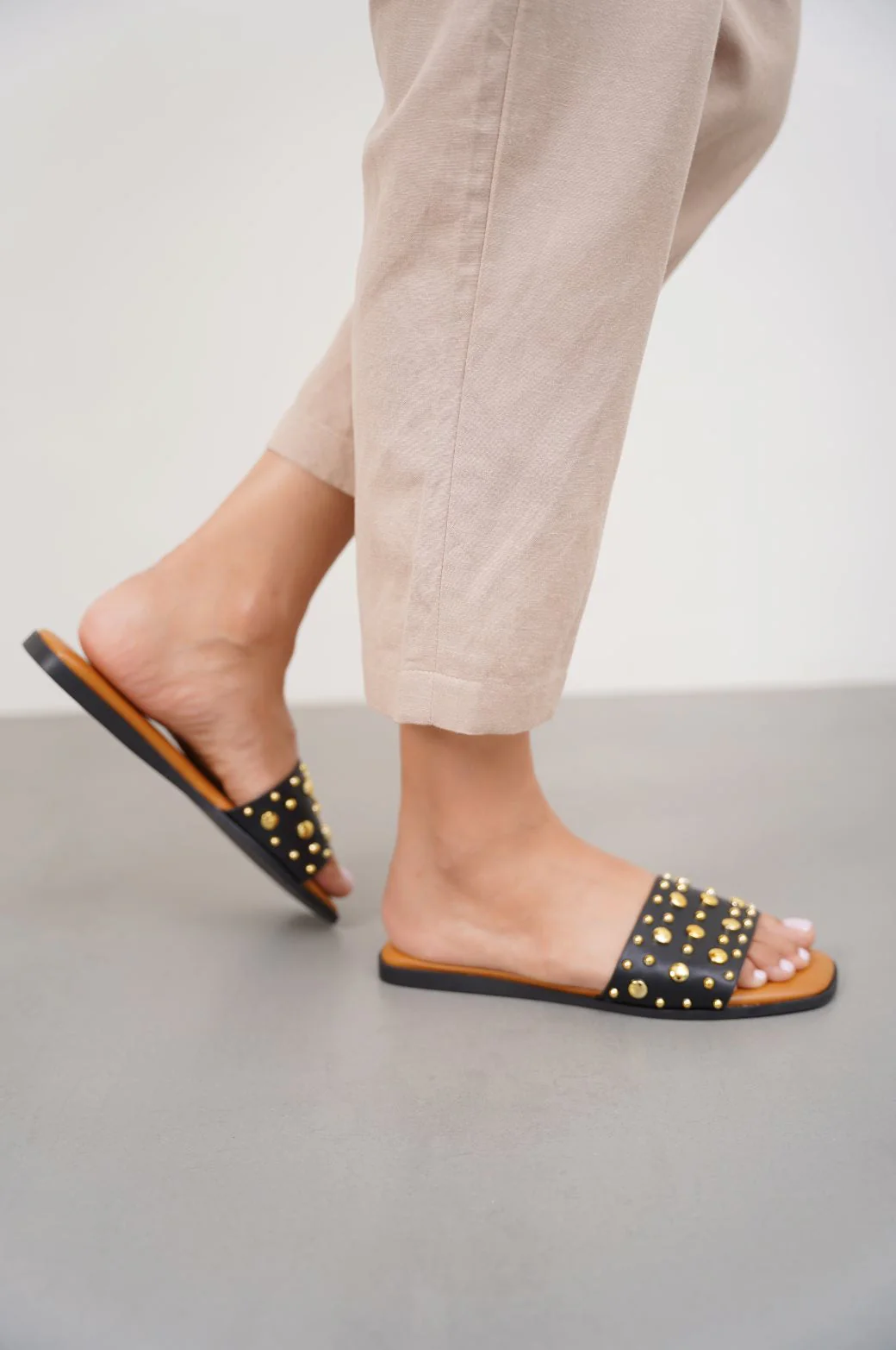 STUDDED SLIDES - Image 3