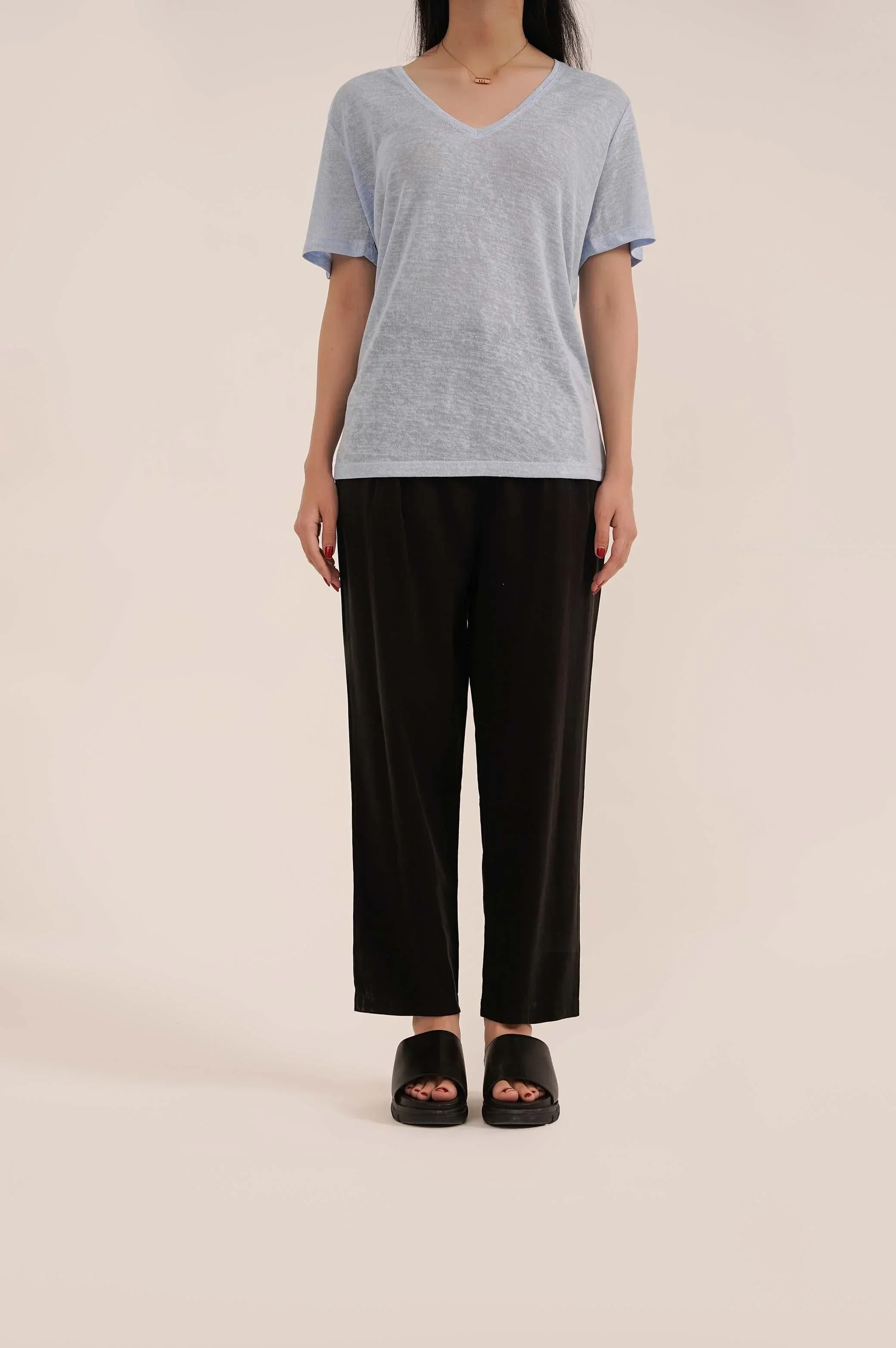 V NECK T-SHIRT