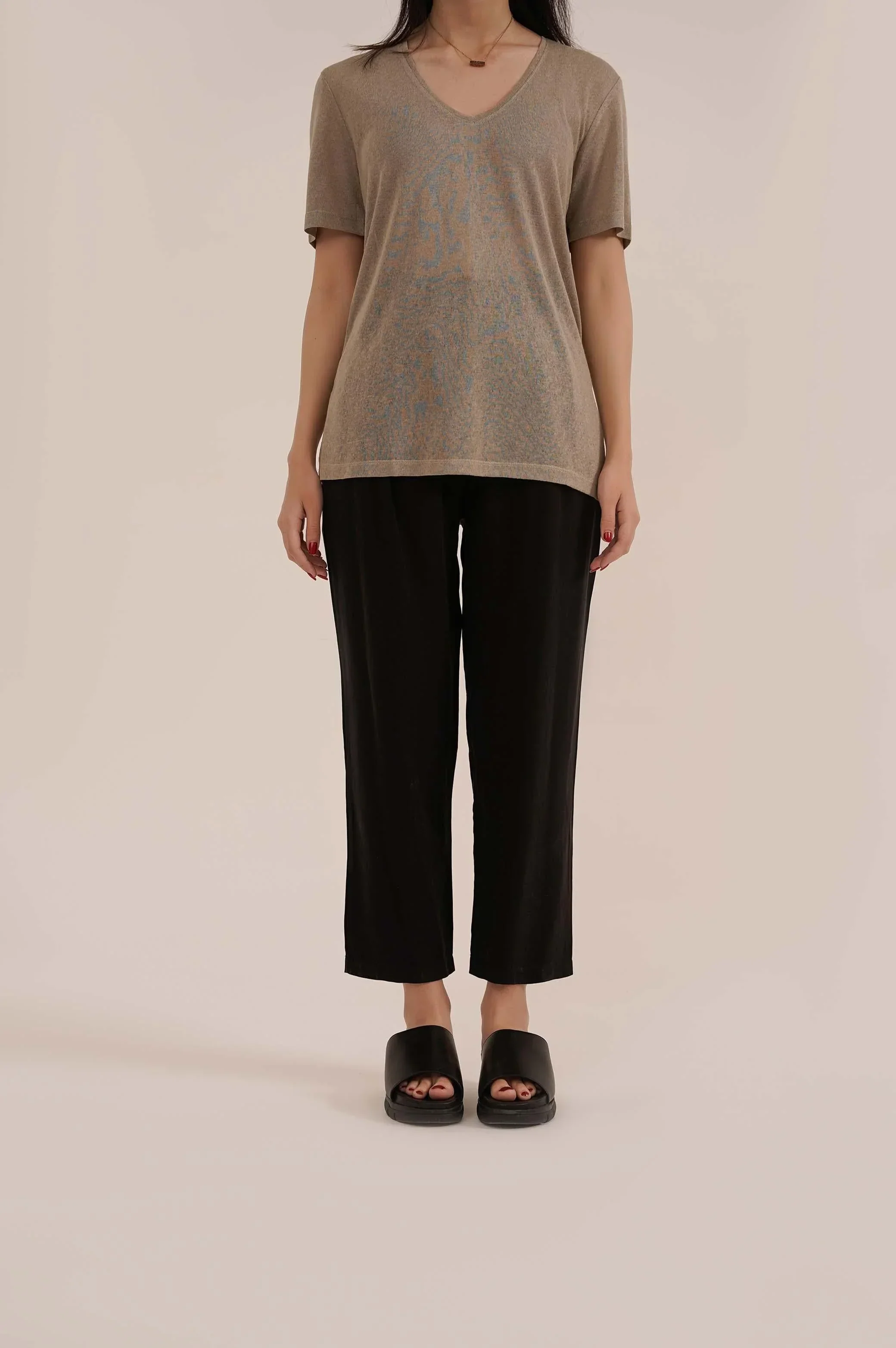 V NECK T-SHIRT