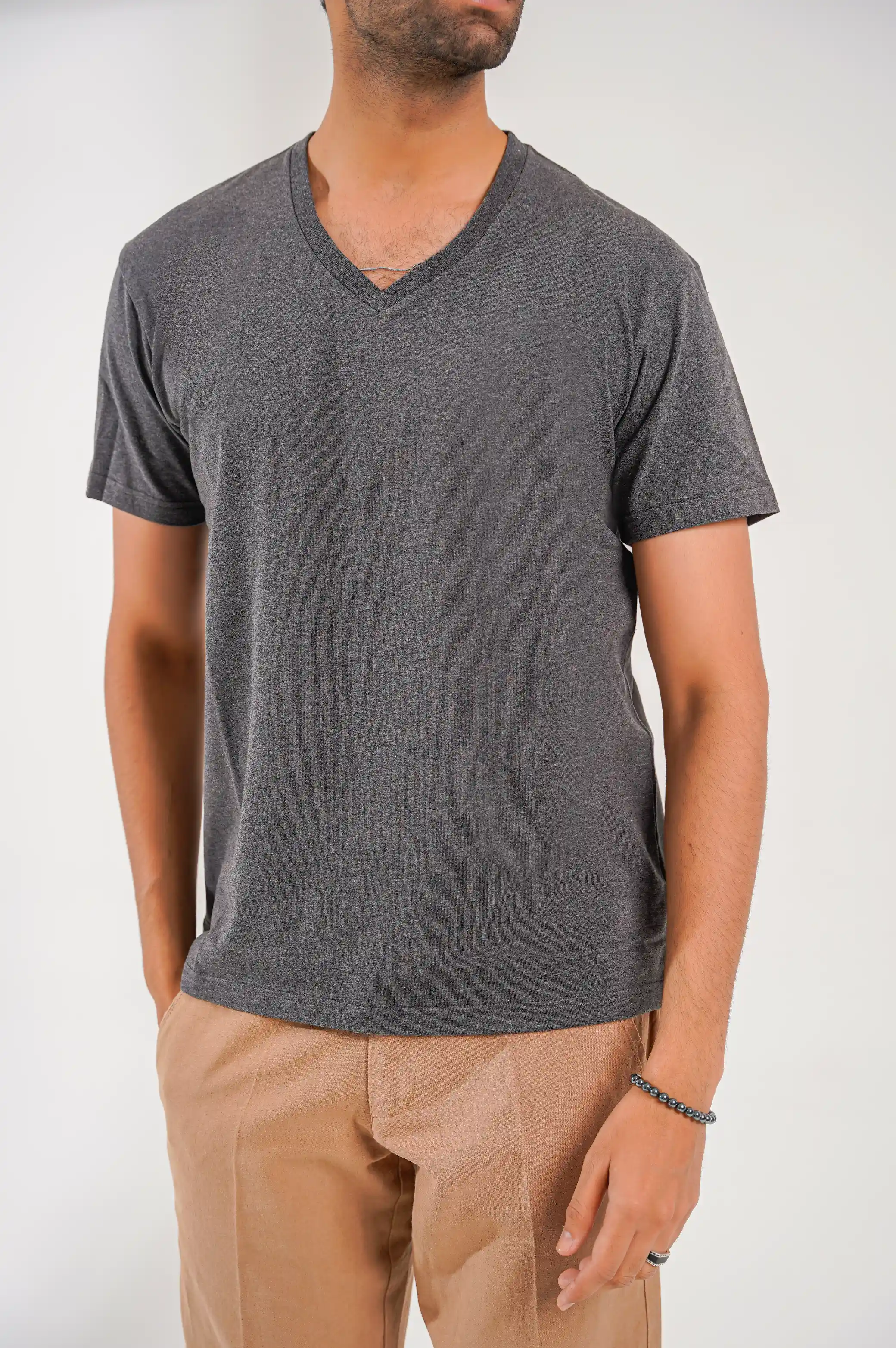 V NECK T-SHIRT