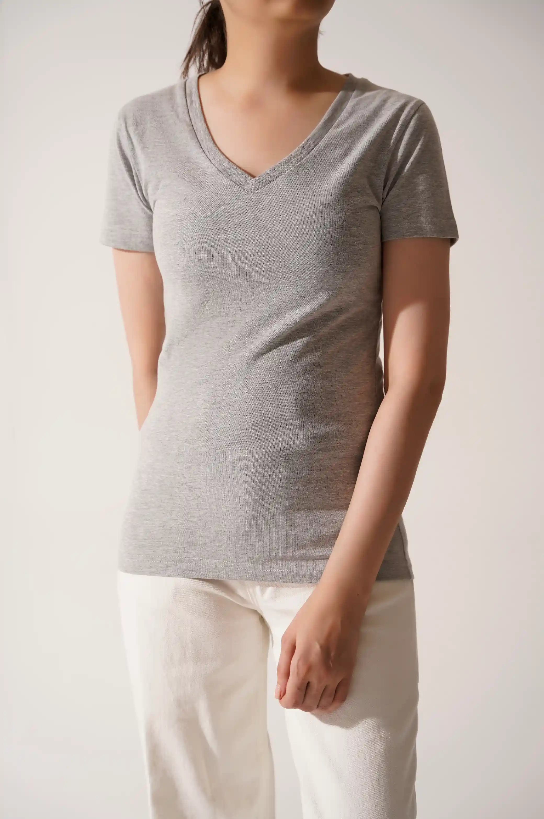 V NECK T-SHIRT