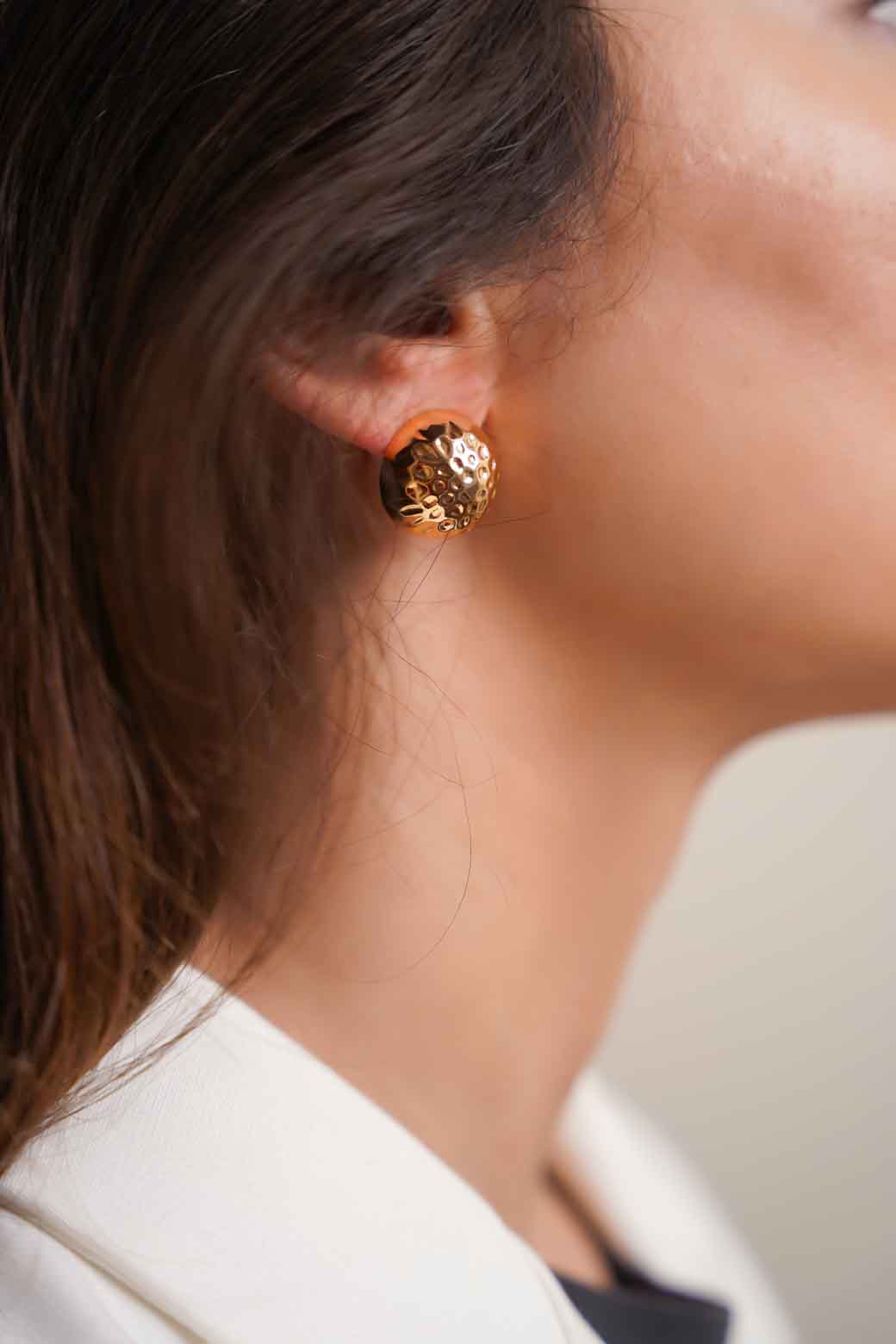 VINTAGE GOLD STUDS - Image 2