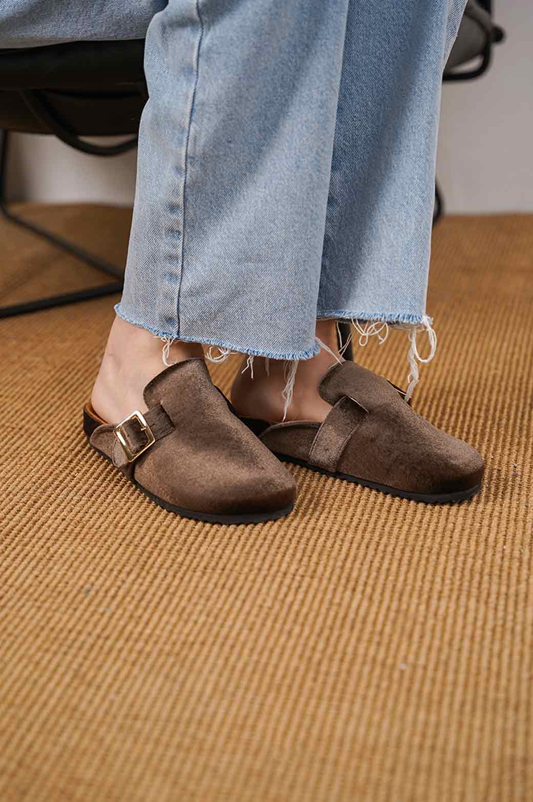 WINTER MULES WITH BUCKLE