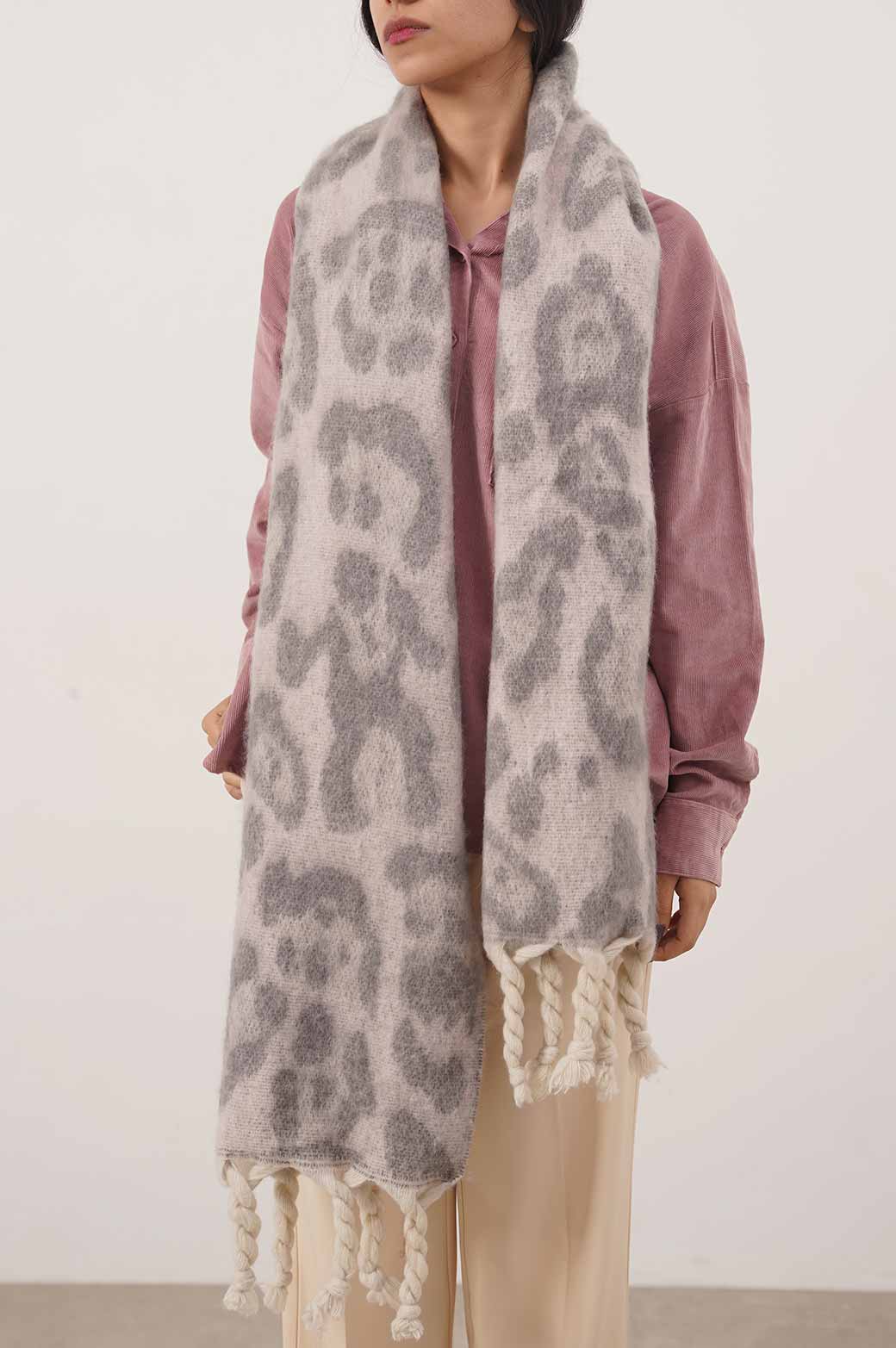 PLUSH JUNGLE SCARF