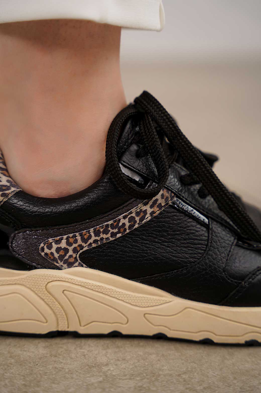 SNEAKERS WITH ANIMAL PRINT DETAIL - Image 4